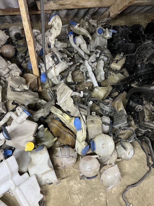 Бачки  охолодження рідини і омивача VAG Golf Passat Skoda Audi Seat