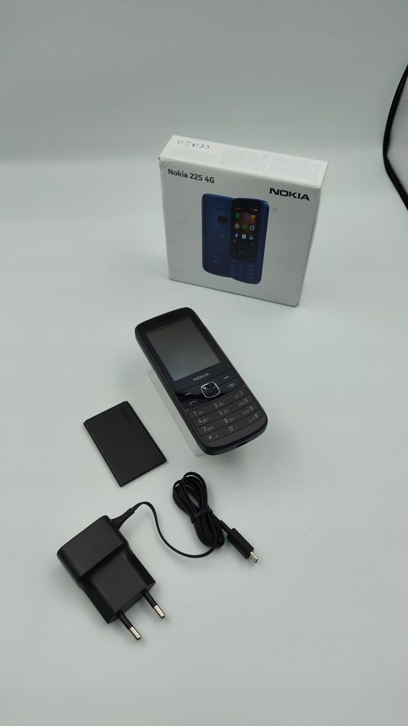 Telefon komórkowy Nokia 225 64 MB / 128 MB 4G (LTE) czarny