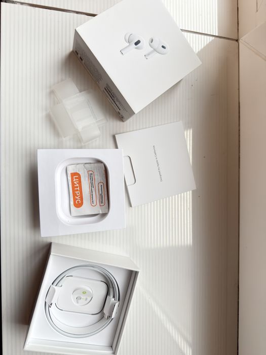 Продам AirPods Pro 2 (Lightning)