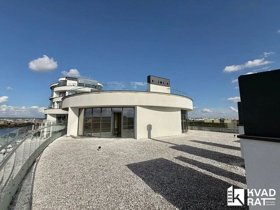 Продаж елітного пентхаусу  у першій лінії біля міського озера!!!