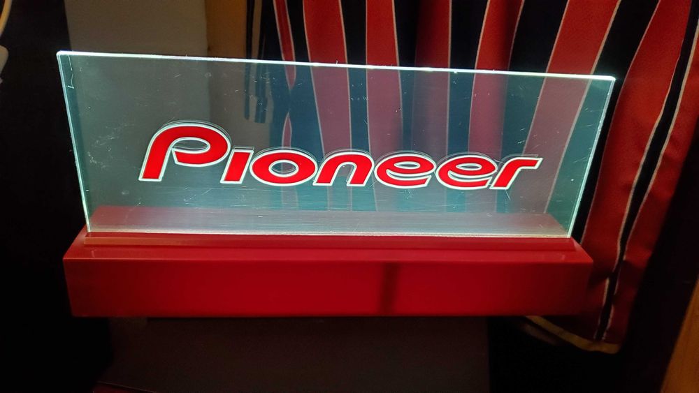 Pioneer Letreiro Luminado