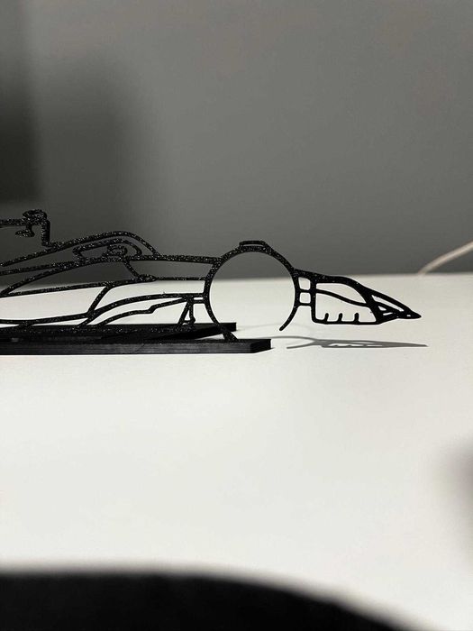 Silhueta F1 Red Bull RB19 com base