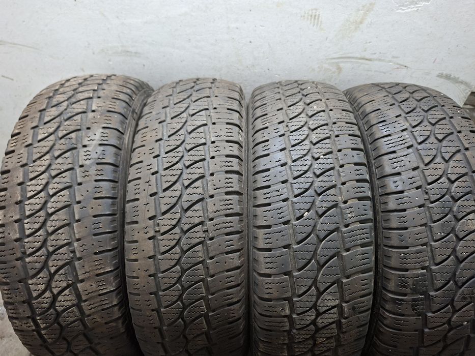 Opony zimowe (4 sztuki) 215/70