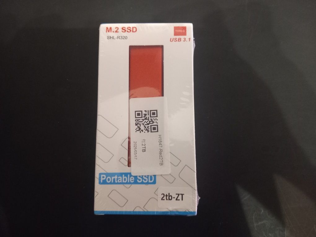 Dysk twardy zewnętrzny SSD 2 TB, USB 3.1 - Czerwony