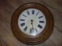 Przedwojenny zegar drewniany,okrągły śr.48,5 cm.