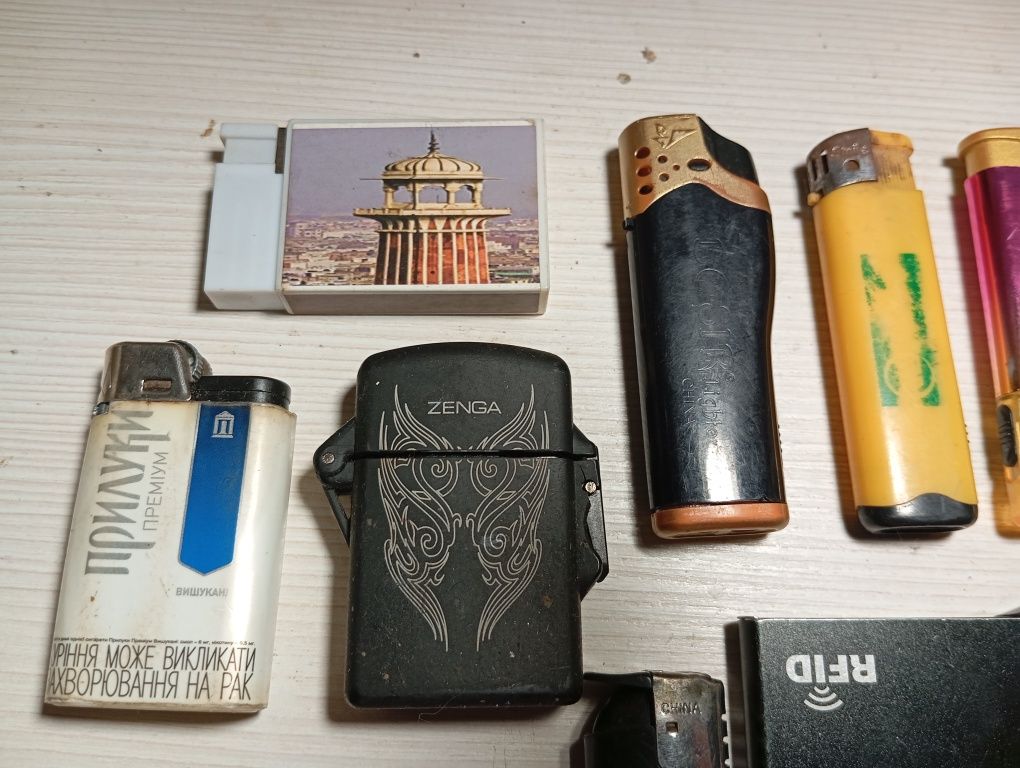 Старые коллекционные  зажигалки.