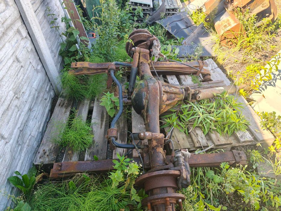 Most tylni z resorami Nissan CABSTAR 35.13 z 2008roku 2,5D 130KM