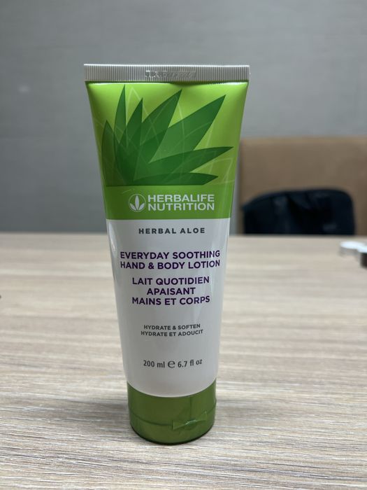 creme hidratante de corpo e mãos