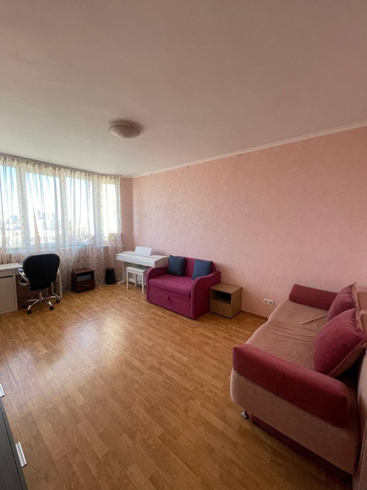 Продам 2-х кімнатну квартиру М.Лагунової 18б