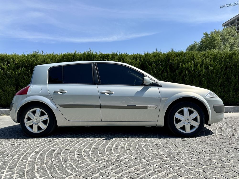 Renault Megane II 2002 1.6 бензин (хетчбек)