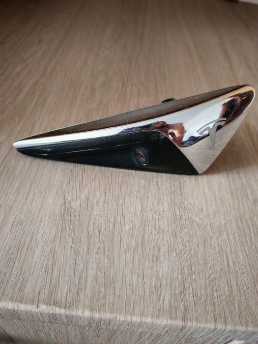 Камера права Tesla S, Тесла Х