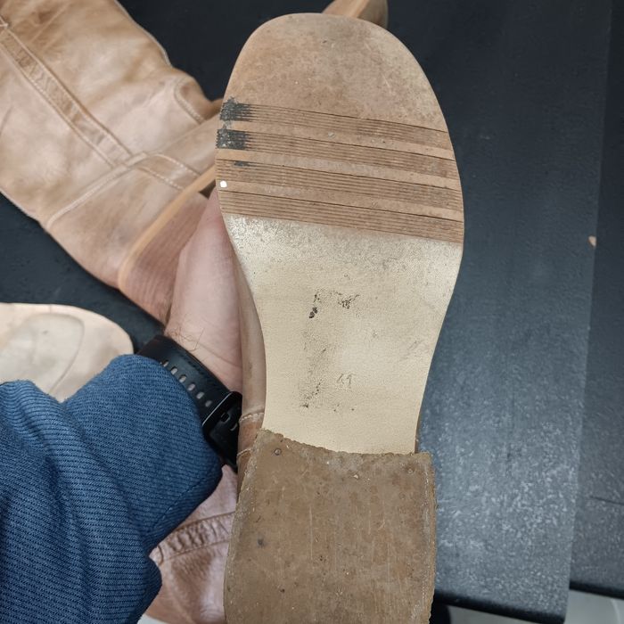 Чоботи жіночі шкіряні