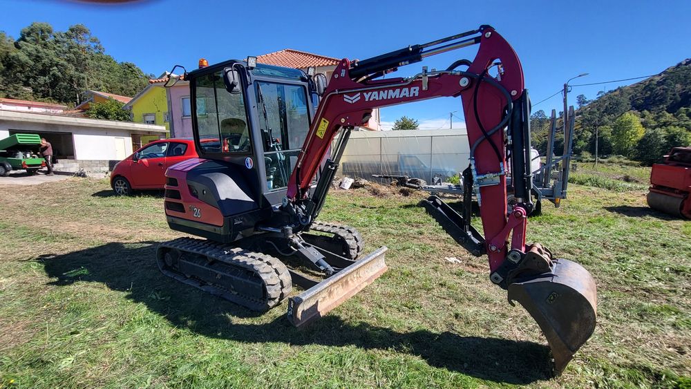 Mini giratória yanmar 2.6 como nova