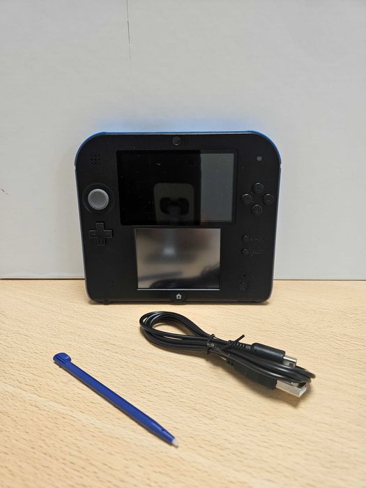 Nintendo 2DS preta e azul