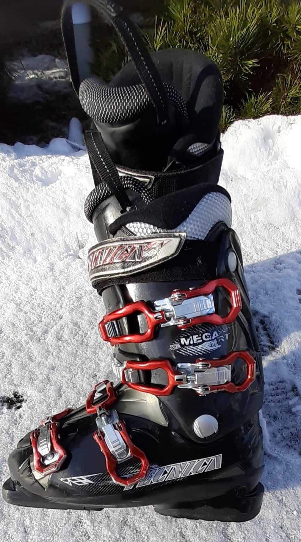 Narty z butami narciarskimi
