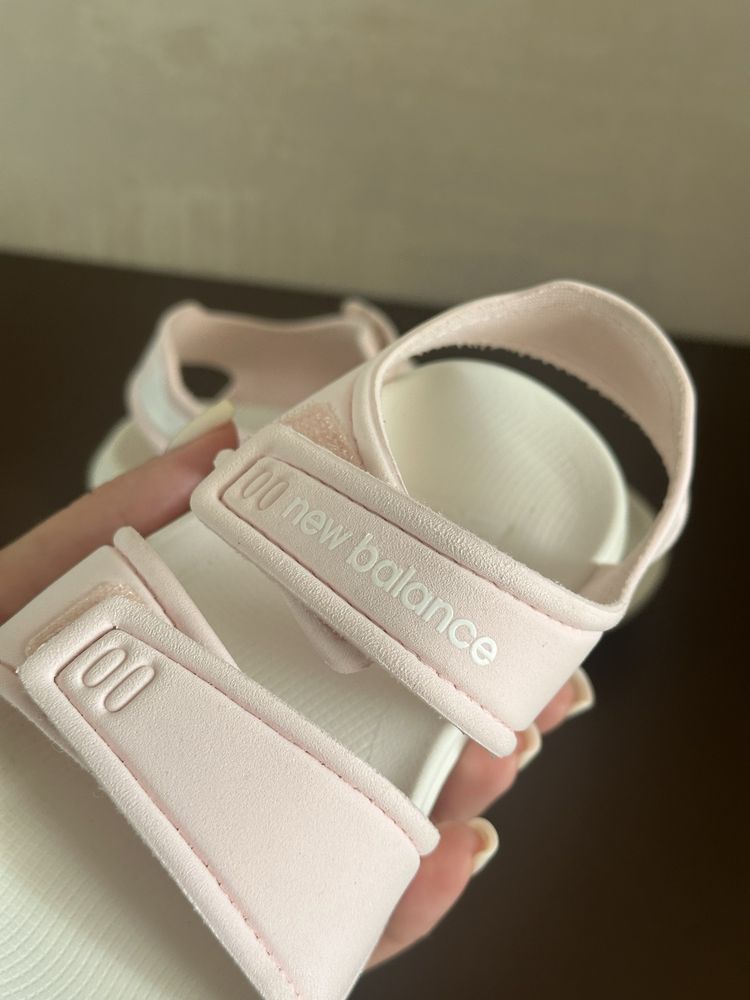 Дитячі босоніжки New Balance