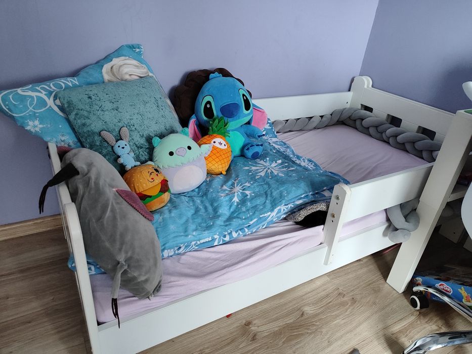Łóżko dziecięce z materacem i stelażem