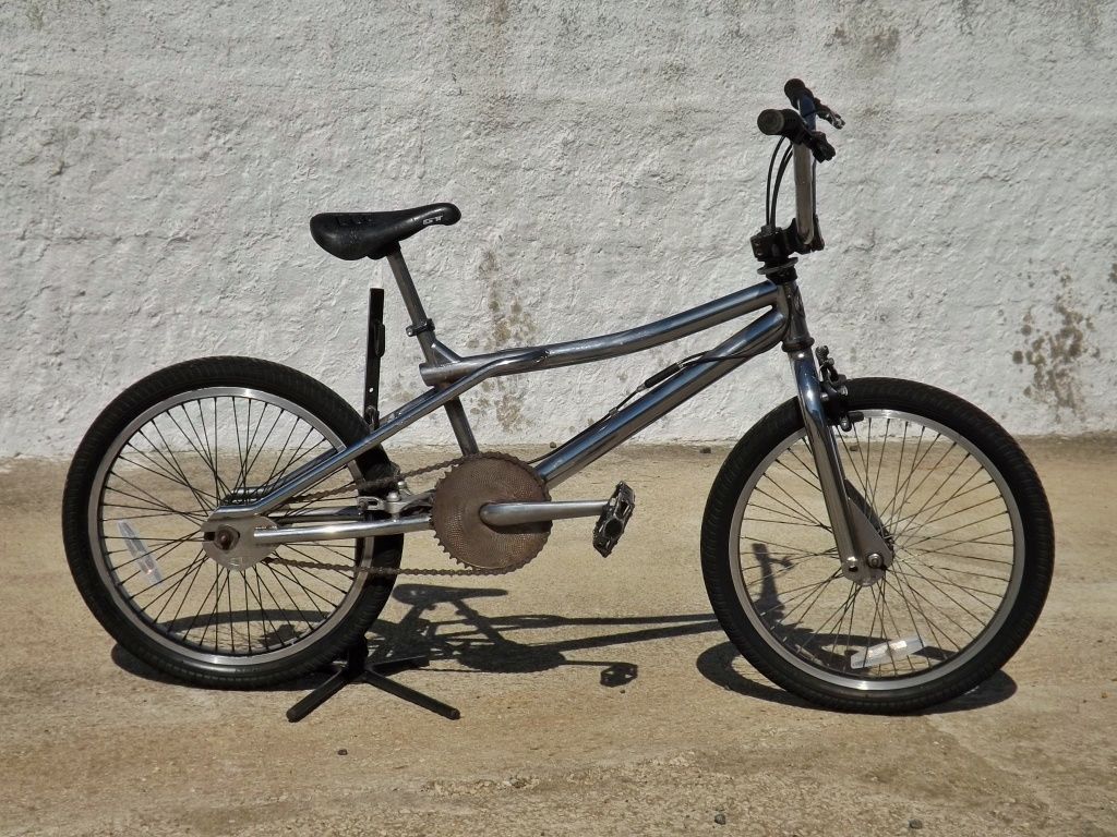 Bicicleta BMX GT em Aço Cromada c/Travões