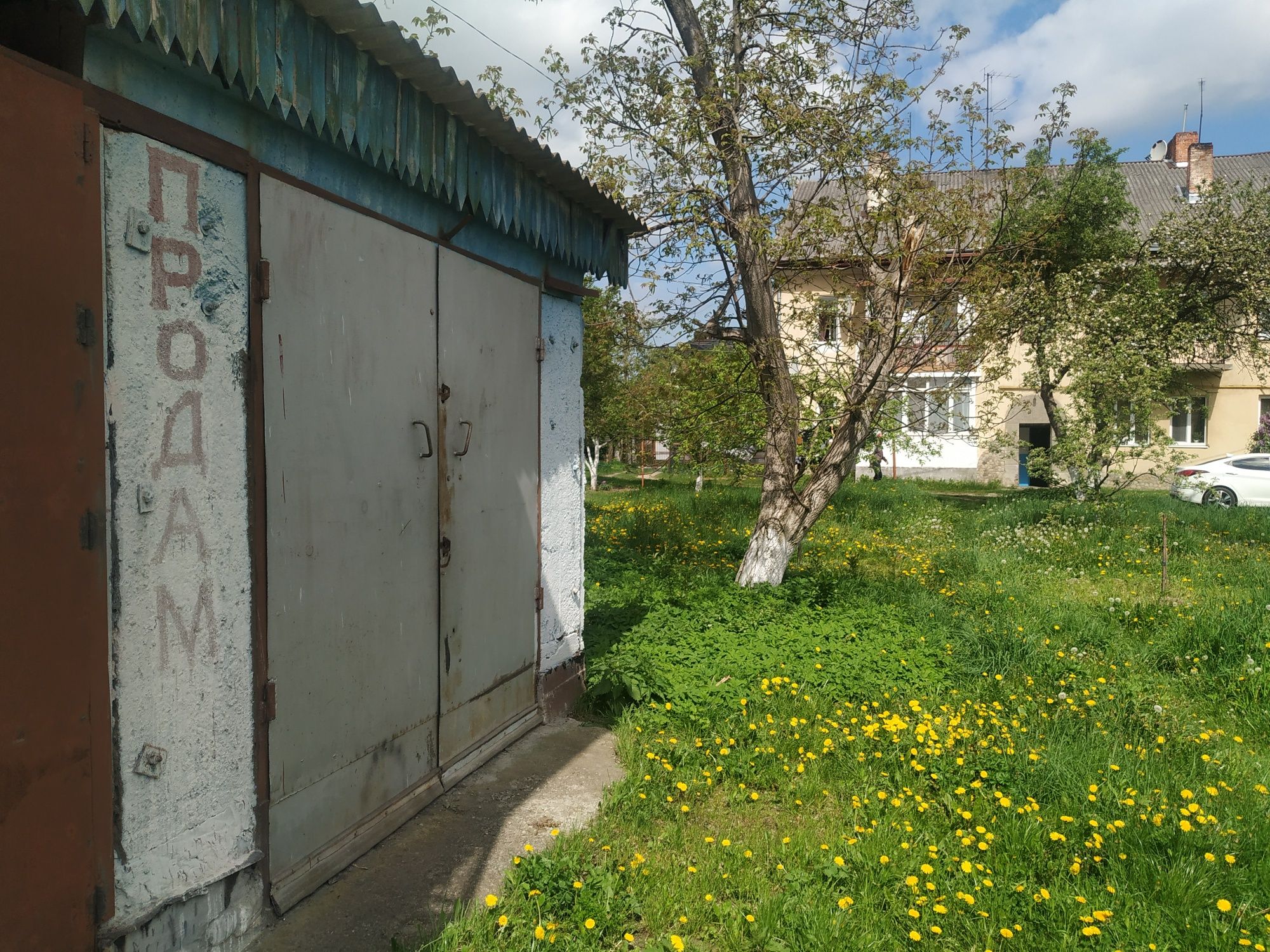 Гараж в центрі міста Стрий вул. Дрогобицька 7 В.Львівської області.