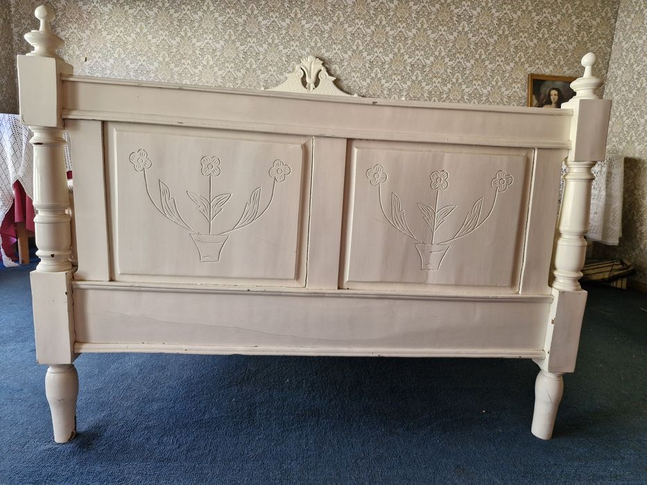 Vendo cama antiga lacada