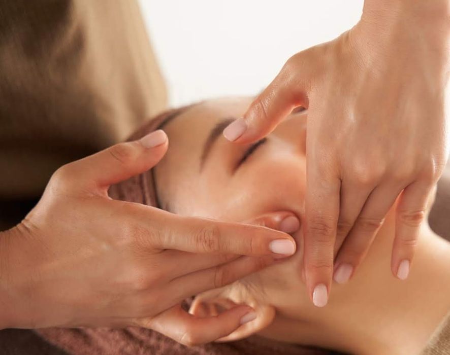 Manicure , pedicure , masaz twarzy  w Twoim domu