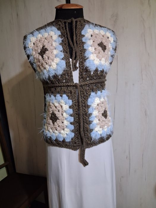 В'язана жилетка гачком на замовлення