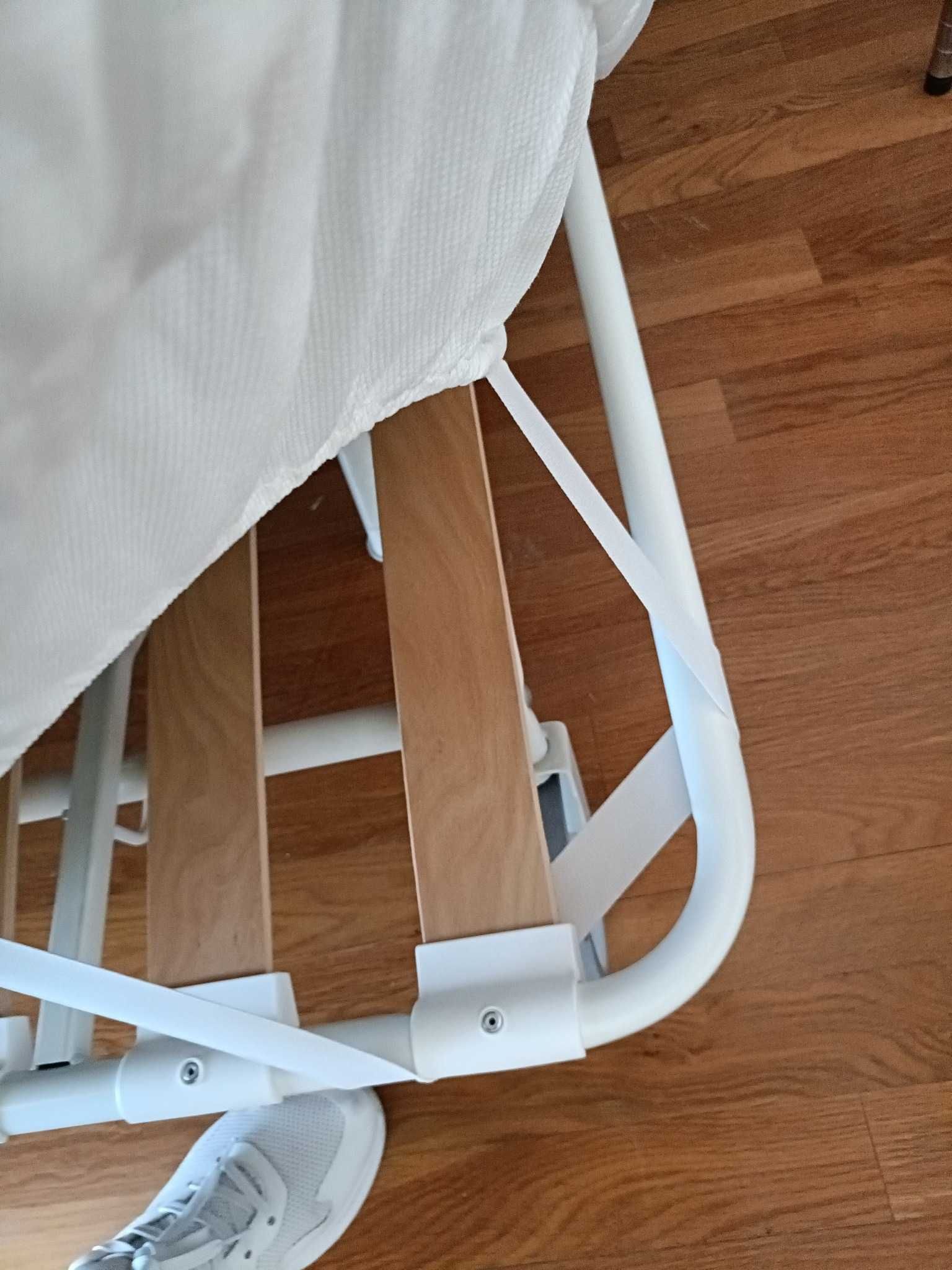 Sofá cama bege com estrado e rodas