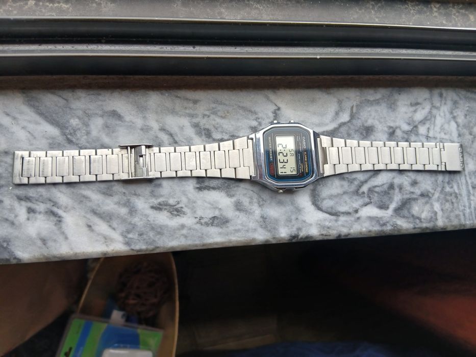 Vendo relógio casio, usei poucos dias, porque não posso usar este, int
