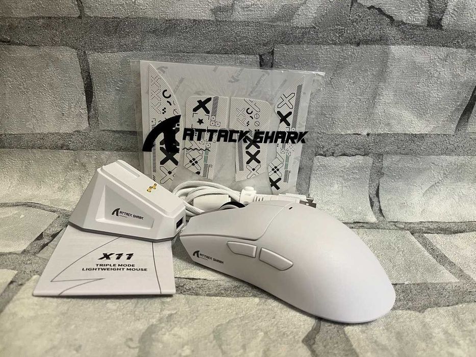 Ігрова мишка, безпровідна Attack Shark X11, зі станцією, біла