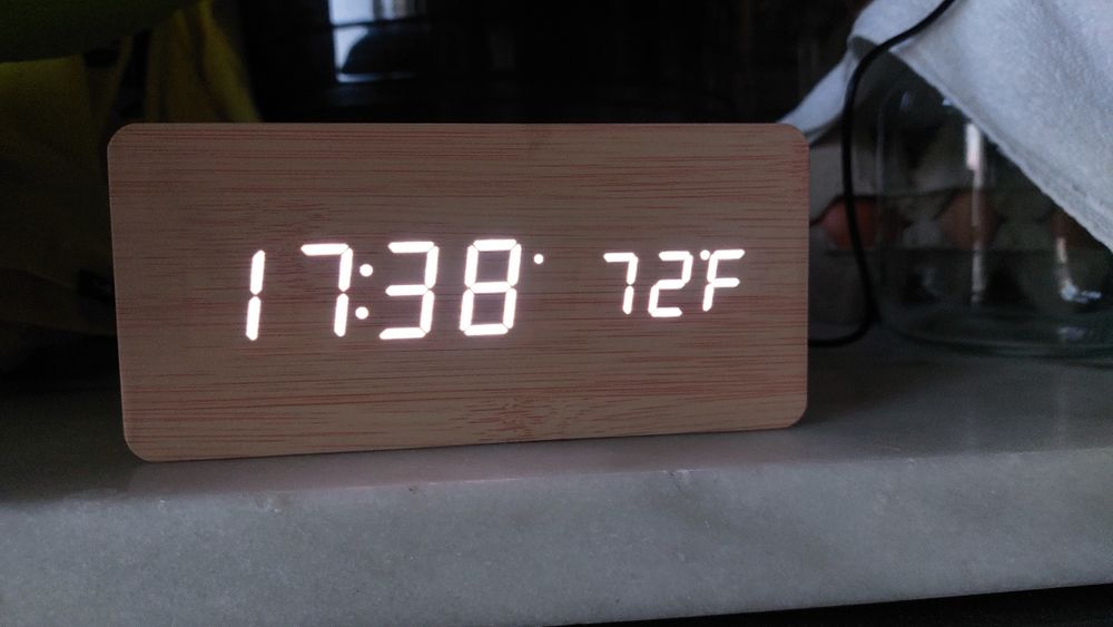 LED Wooden Alarm Clock USB/AAA Powered Table Clock64575416095361122