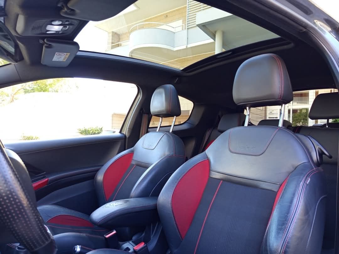 Peugeot 208Gti 1.6 200Cv em bom estado geral