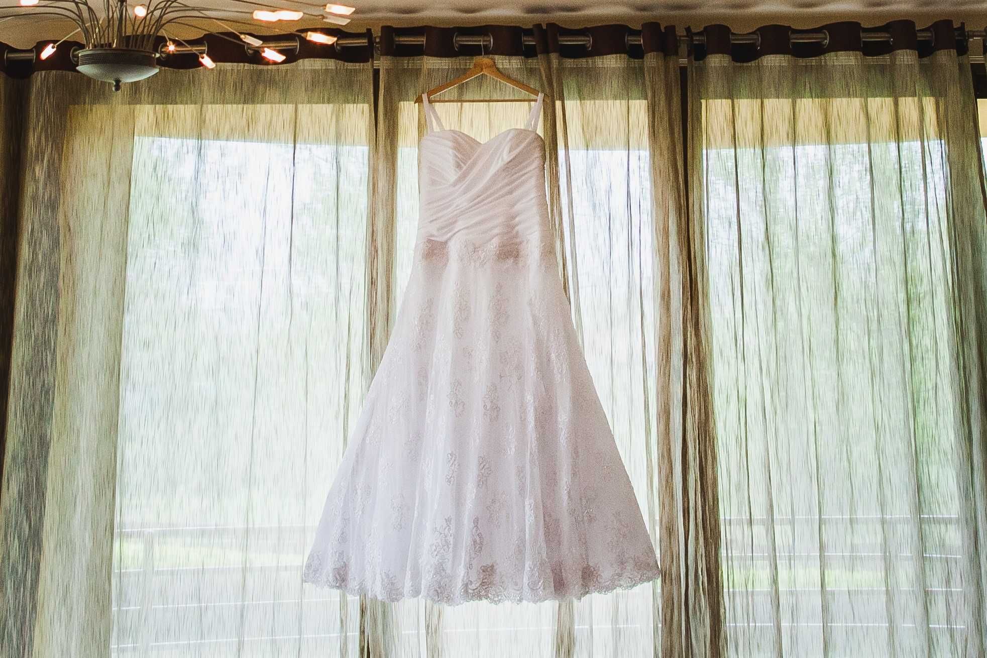 Piękna Suknia ślubna - biała, z wyjątkową koronką