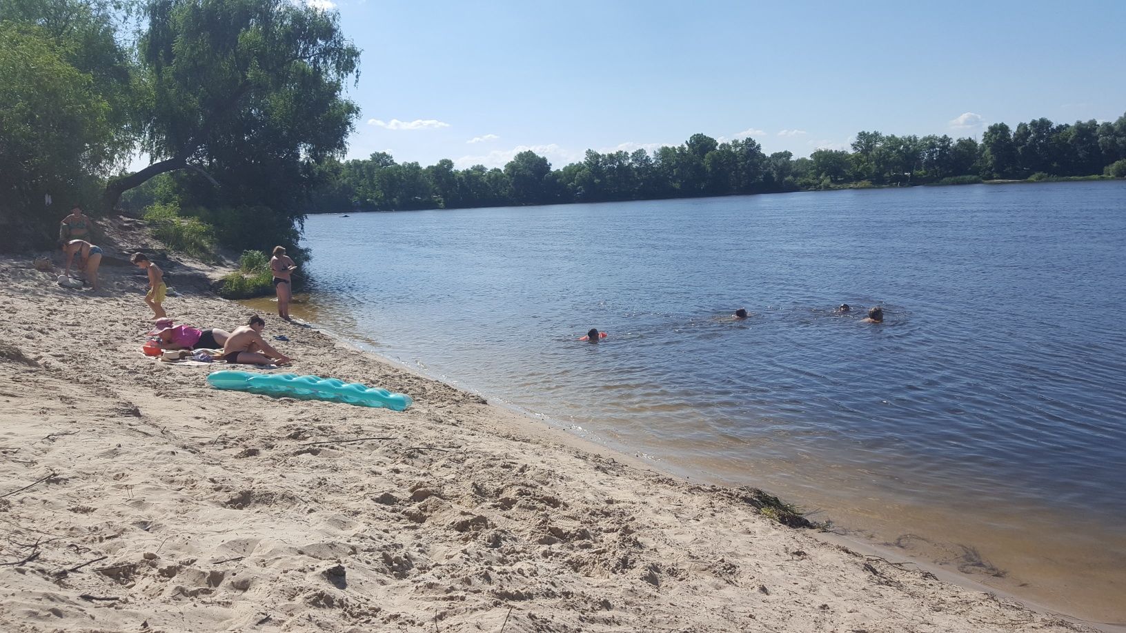 Участок 5 соток с летним домиком возле Десны, 15 км. от Киева.