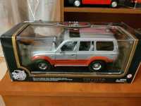 Model Toyota Land Cruiser, skala 1/18, Road Though