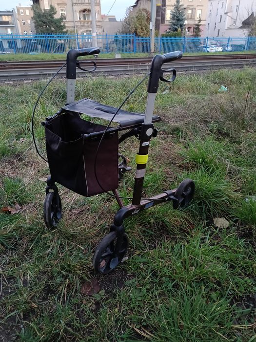 Balkonik rehabilitacyjny RUSSKA VITAL – składany, aluminiowy, z siedzi