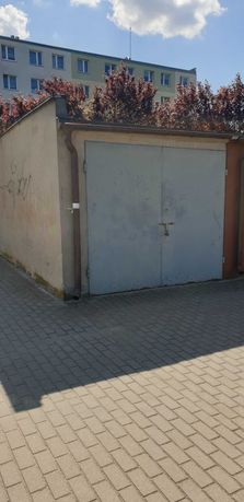 Murowany garaż w Ozorkowie