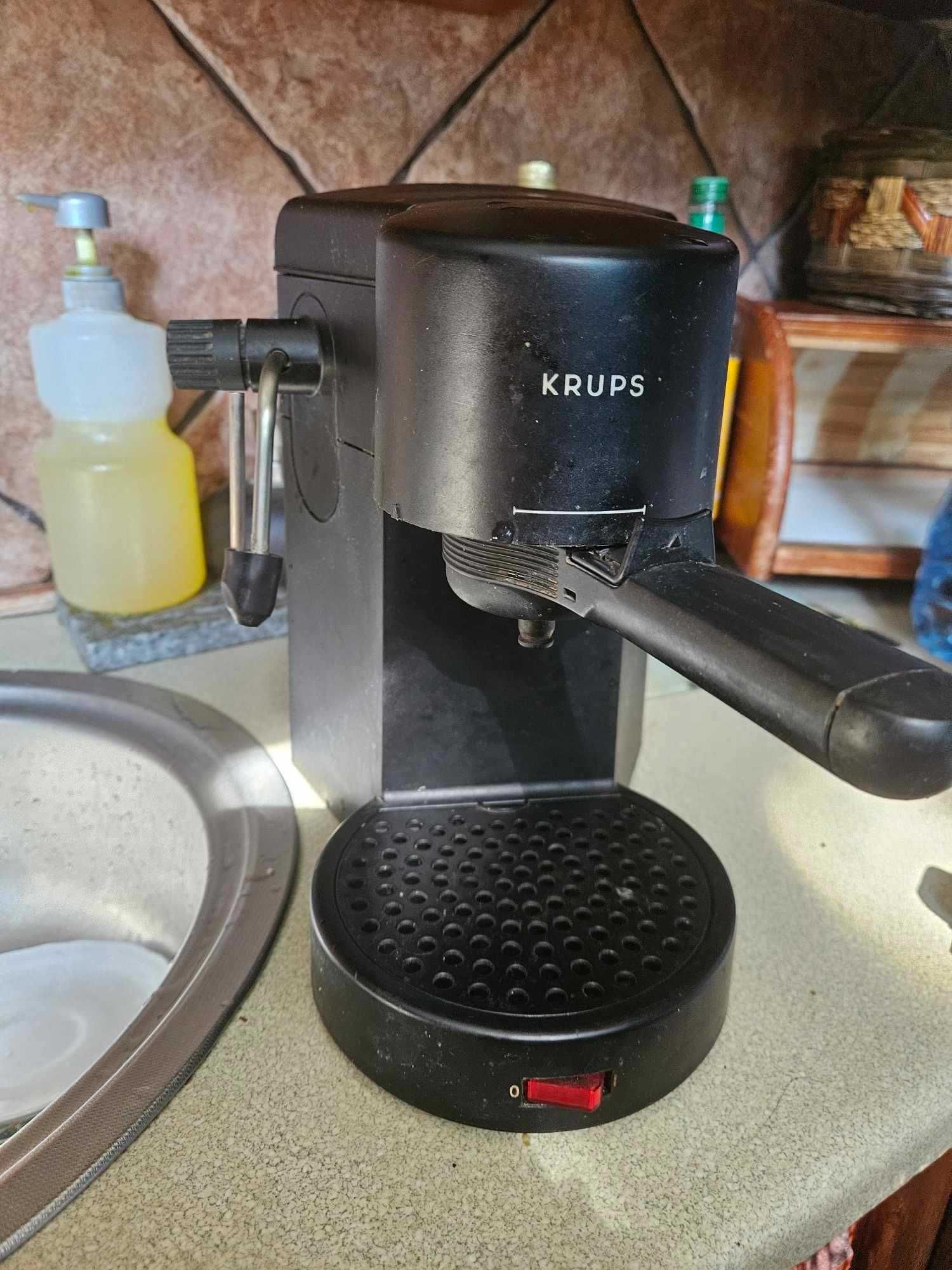 Expres ciśnieniowy, kolbowy KRUPS ze spieniaczem do mleka,