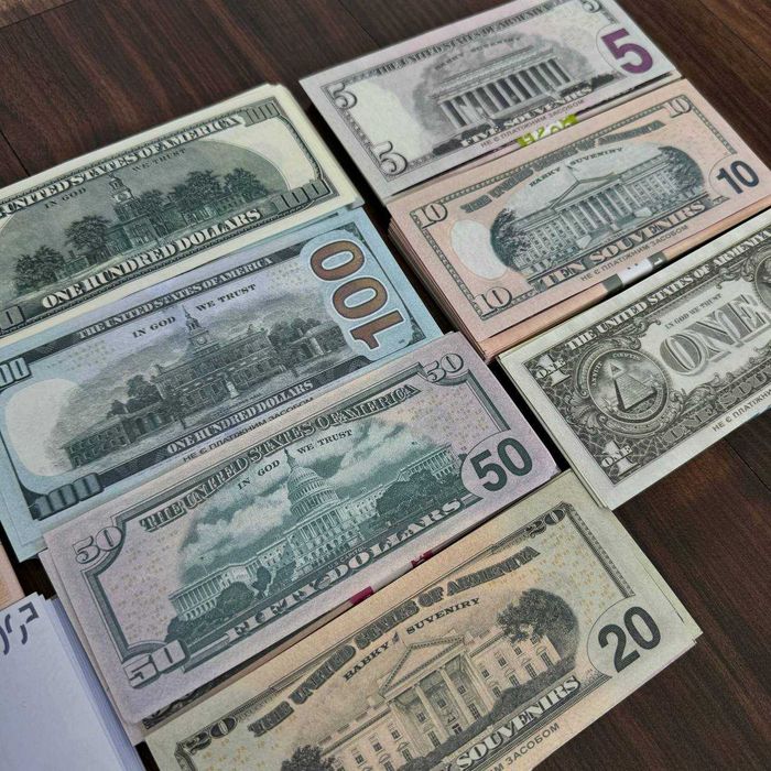 Сувенірні гроші гривні / сувенірні долари євро