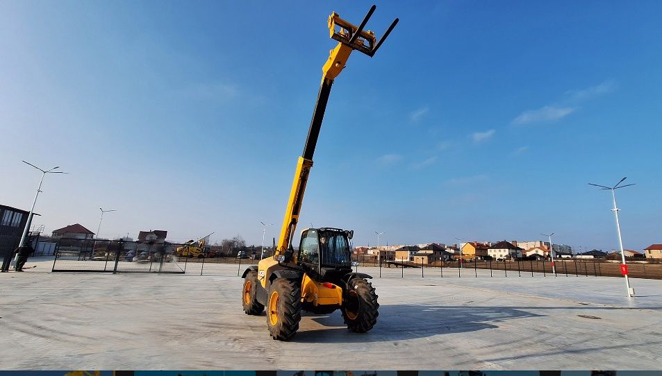 Телескопічний навантажувач JCB 531-70