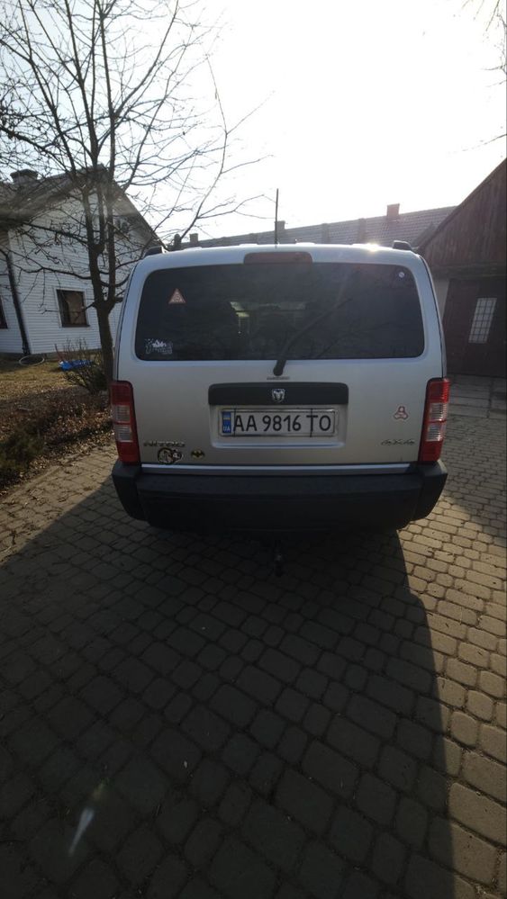 Авто Dodge Nitro
