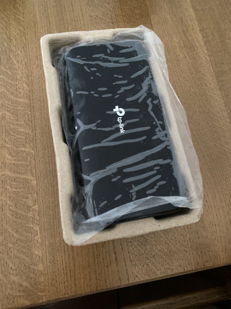 Свитч Tp link8 Port Gigabit  Новенький свитч. Не був у користуванні.
