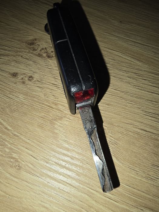 Kluczyk scyzoryk Mercedes