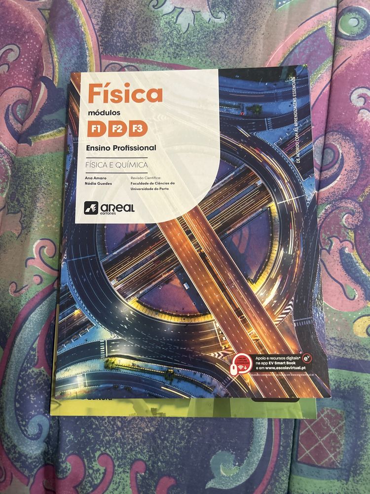 Manuais 10 ano de Ingles /Portugues /Fisica e Quimica e dois de matema