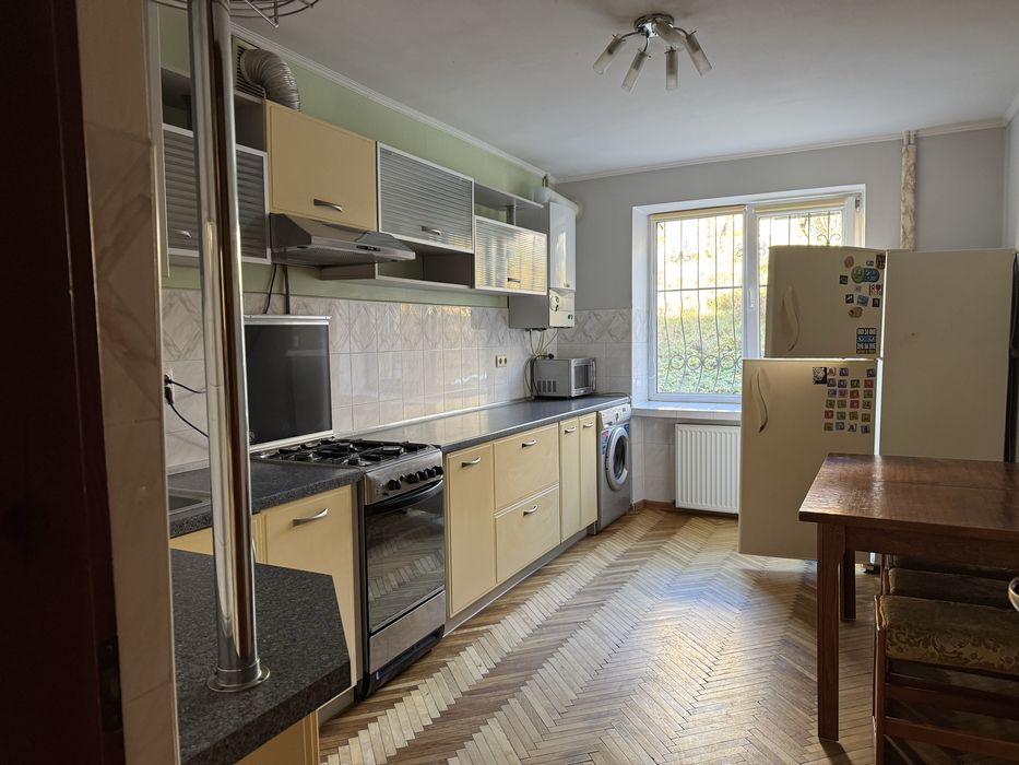 Здається 3 к квартира по Вул. Золотогірська