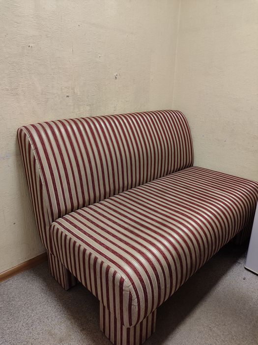 Диван для офісу, дому