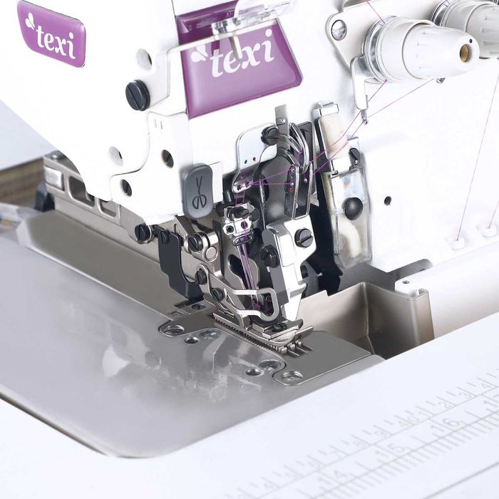 TEXI QUATTRO 3F PREMIUM EX Máquina corte e cose, com corte de linha