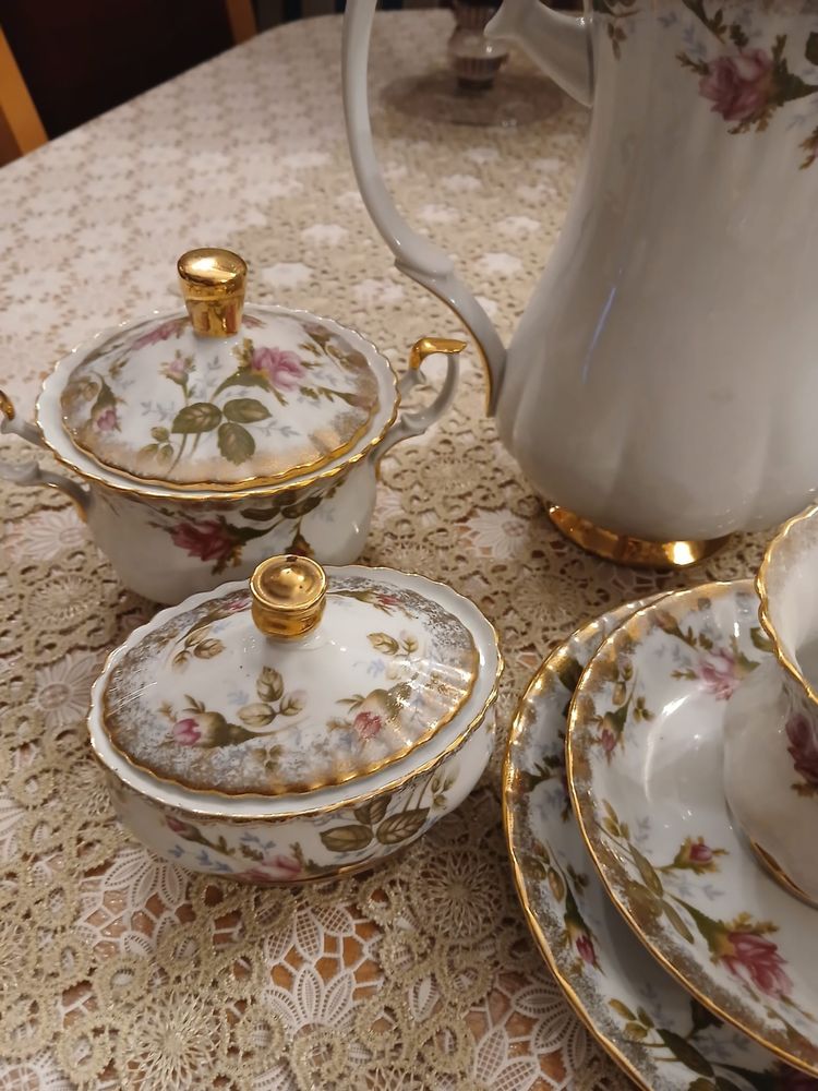 Serwis kawowy porcelana  firmy Chodzież