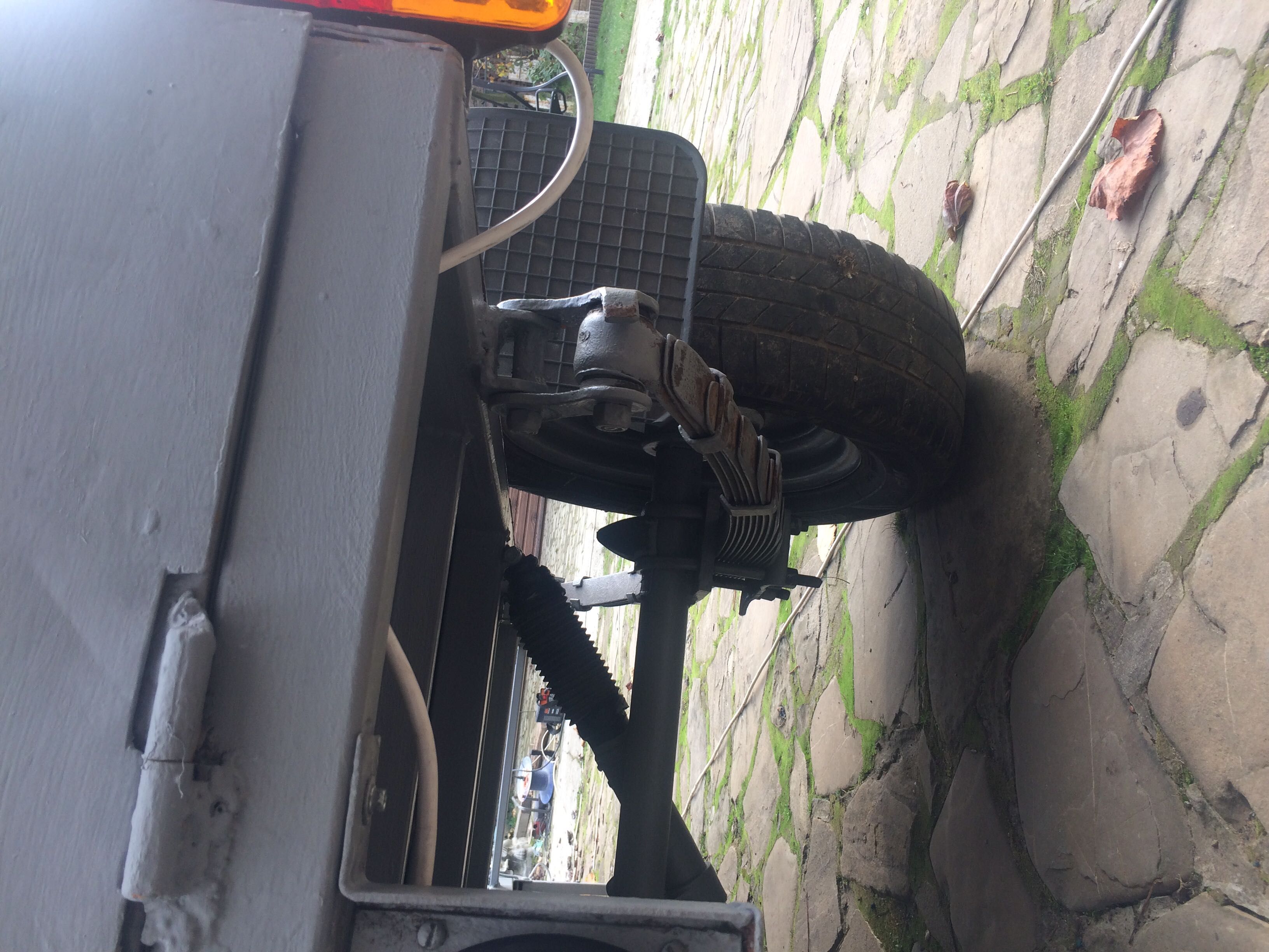 Новенький причіп