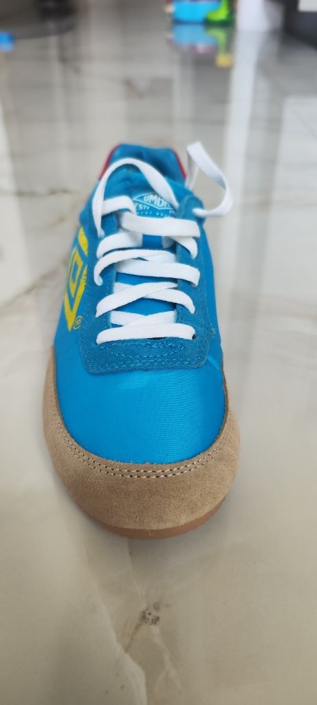 Кросівки Umbro нові.