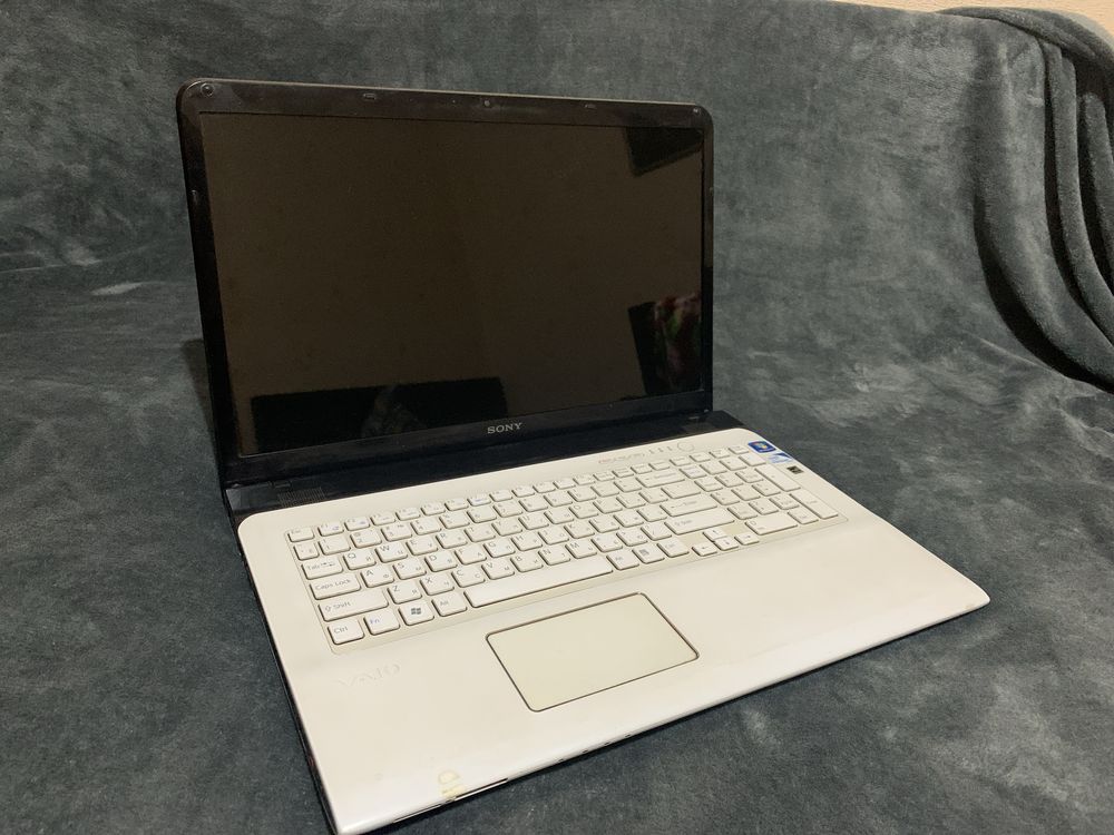 Ноутбук 17" SONY VAIO SVE171G11V